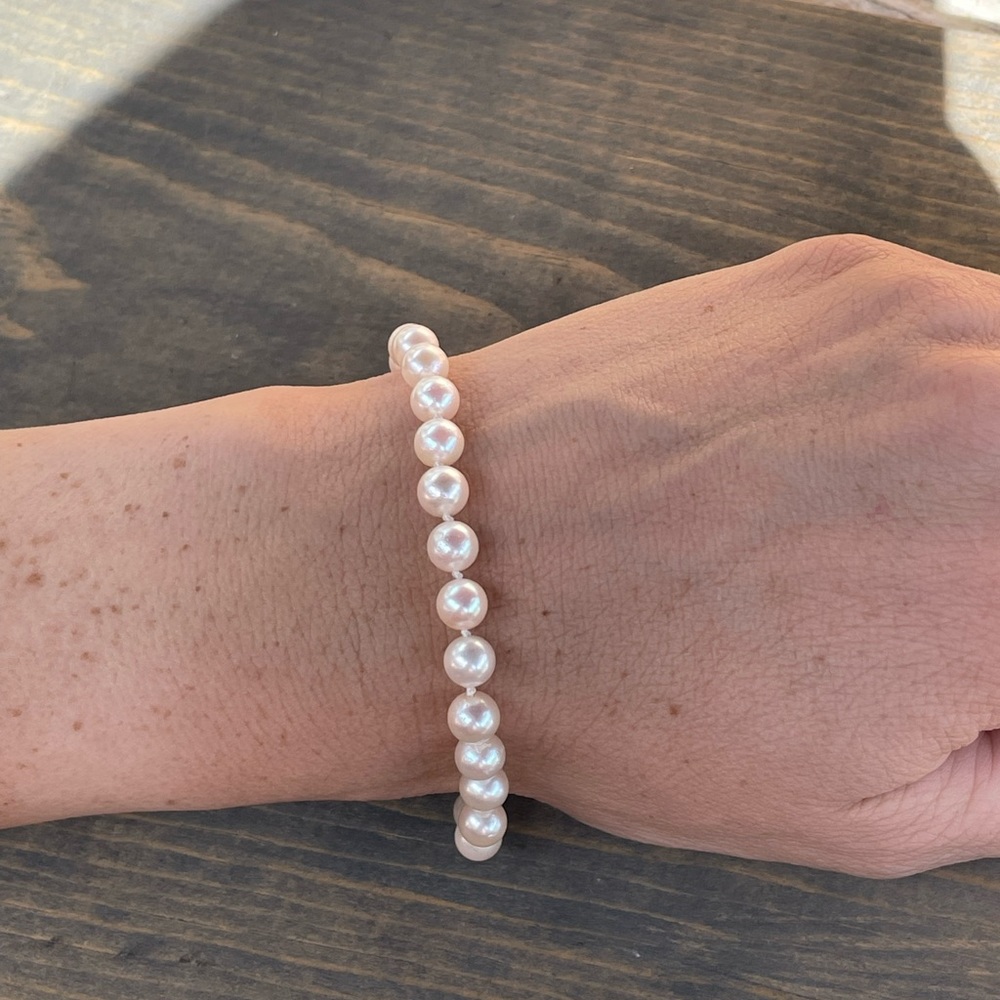 14k Gold & Pearl Bracelet - Picture 3 of 8